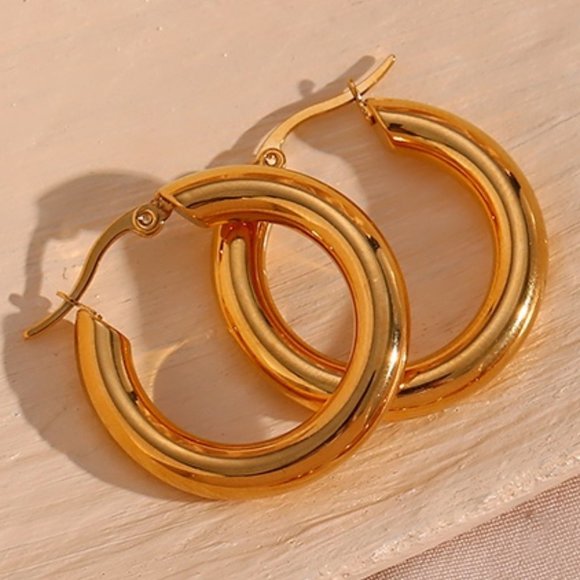 Boutique Jewelry - Large Chunky Classic Hoop Earrings PVD 18K Gold Plated Stainless Steel